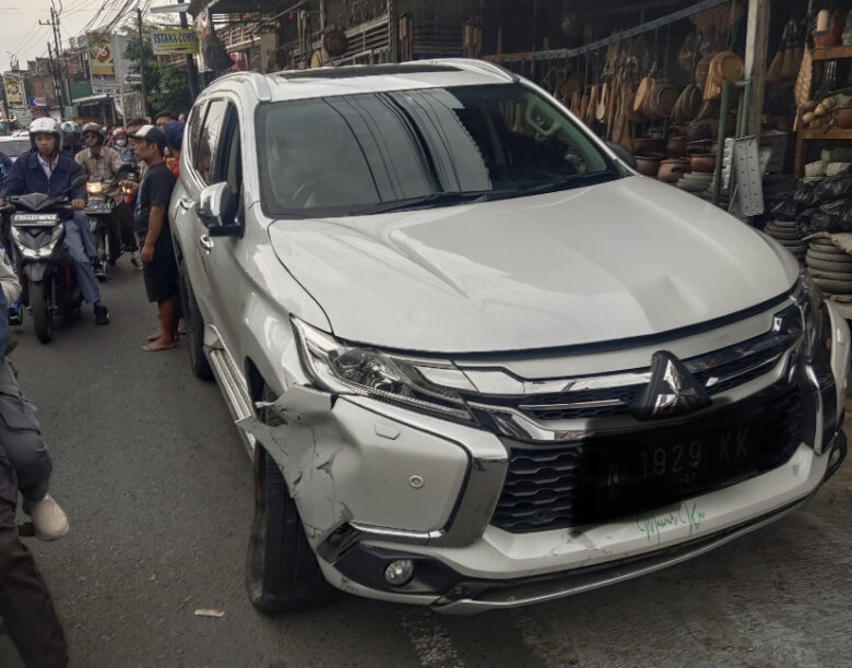 Kecelakaan beruntun melibatkan 3 mobil dan 3 Motor terjadi di Kecamatan Dau Kabupaten Malang, Selasa (15/10/2024) kemarin sore.