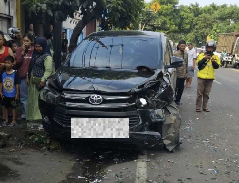 Kecelakaan Beruntun di Mergosono Malang, Innova Seruduk 2 Mobil Hingga Pejalan Kaki