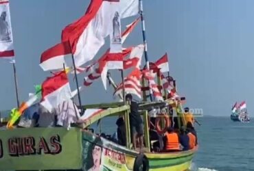 Kegiatan sedekah laut atau petik laut di Desa Campurejo, Kecamatan Panceng, Kabupaten Gresik.(blok-a.com/ivan)