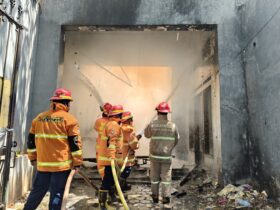 Kota Malang, blok-a.com - Kebakaran di sebuah gudang kosong terjadi di Tlogomas, Kota Malang.