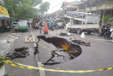 Aspal Ambles Di Jalan Muharto (blok-a.com / Yogga Ardiawan)