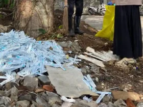 Sampah medis berceceran di kawasan Tidar (blok-a.com / Yogga Ardiawan)