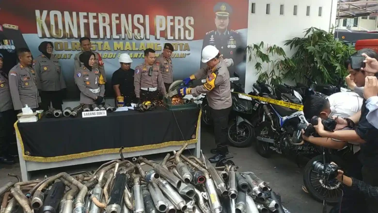 Polisi Musnahkan Ratusan Knalpot Brong di Kota Malang