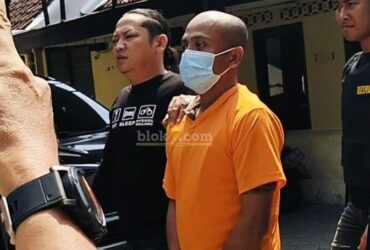 Pelaku penganiayaan yang berhasil diamankan polisi.(blok-a.com/Syahrul Wijaya)