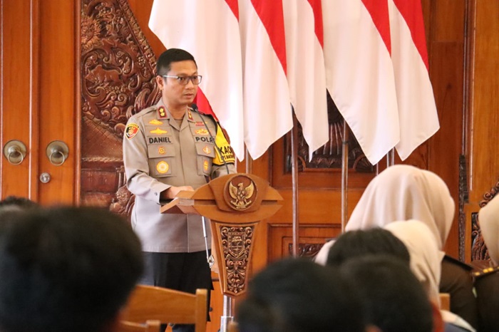 Kapolres Mojokerto Kota AKBP Daniel S Marunduri, memberikan sambutan dalam acara FGD.(dokumen Polres)