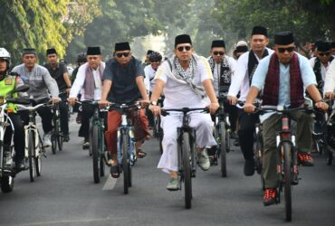 Kapolres Mojokerto, Pj Wali Kota bersama Pjs Bupati dan Forkopimda gowes bareng dalam peringatan Haris Santri.(dokumen Polres)