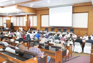 Hearing bersama sejumlah pihak dan masyarakat ring satu yang daerahnya berada di sekitar KEK JIIPE, di Gedung DPRD Gresik, Rabu (30/10/2024).(blok-a.com/ivan)