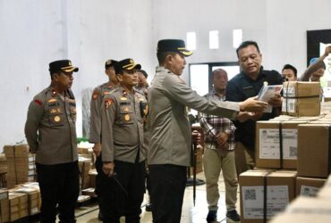 Kapolres Jombang cek kesiapan logistik Pilkada 2024 di KPU.(dokumen Polres)