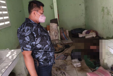 Kondisi mayat yang sudah membusuk yang ditemukan warga di gudang pasar rakyat Trowulan Mojokerto.(dokumen Polsek)