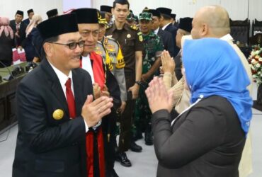 Pjs. Bupati Blitar, Dr. Ir. Jumadi, M.MT, menghadiri pelantikan pimpinan DPRD Kabupaten Blitar masa jabatan 2025-2029, di ruang Graha Paripurna DPRD Kabupaten Blitar. (blok-a.com/Fajar)
