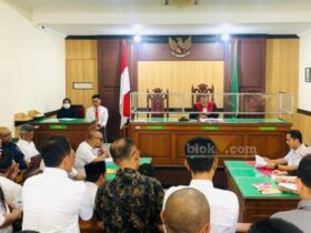Sidang praperadilan ketua BPD Roomo H Nurhasim selaku pemohon melawan Kejaksaan Negeri Gresik selaku termohon di PN Gresik, Senin (21/10/2024).(blok-a.com/Ivan)