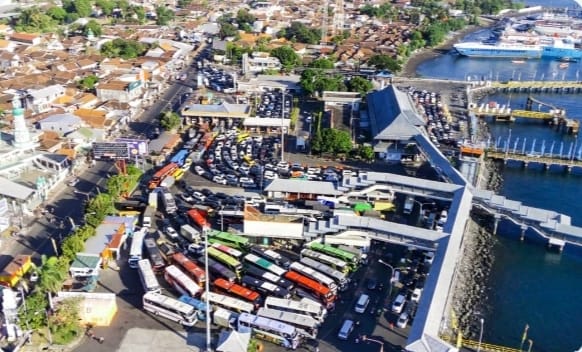 Skybrige yang menghubungkan Stasiun Ketapang dan Pelabuhan Ketapang Banyuwangi. (dok. Humas Pemkab Banyuwangi)