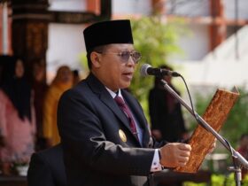 Pjs Bupati Mojokerto Akhmad Jazuli dalam upacara peringatan hari sumpah pemuda di Pendopo Kabupaten.(dokumen Kominfo)