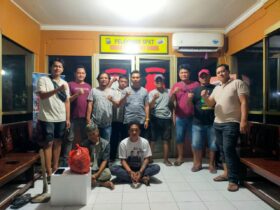 Caption : Unit Reskrim Polsek Muncar saat lakukan proses Ekshumasi atau bongkar kuburan bersama dr. Forensik dan tim Inafis untuk kepentingan otopsi. (Foto: dok dari Polsek Muncar untuk blok-a.com).