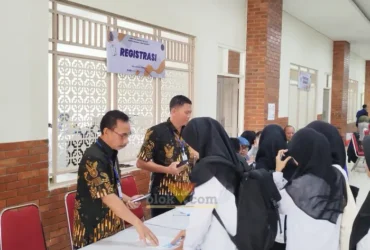 Peserta CPNS melakukan registrasi sebelum tes SKD di Gedung Islamic Center, Kota Malang.(blok-a.com/Yogga Ardiawan)