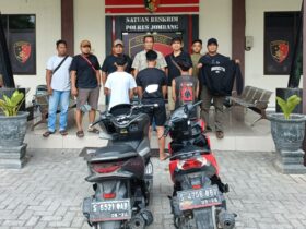Teks : Tiga pelaku pengeroyokan yang berhasil diamankan polres Jombang.(dokumen Polres)