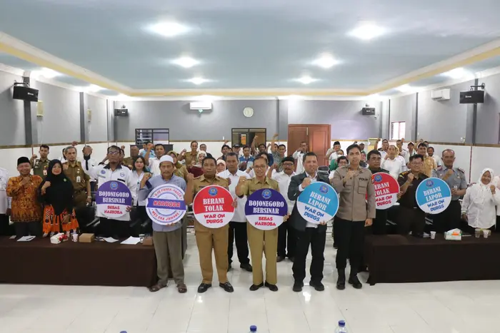Sosialisasi dan Bimbingan Teknis Penggiat Pencegahan Pemberantasan Penyalahgunaan dan Peredaran Gelap Narkoba (P4GN) di Aula IKIP PGRI Bojonegoro, Senin (04/11/2024).