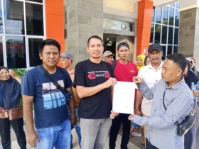 Para korban arisan bodong di Sidayu Gresik melaporkan pelaku ke Polres Gresik.