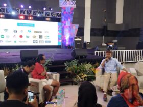 Wahyu Hidayat saat ngobrol bareng pelaku kreatif di MCC Malang (blok-a.com / Yogga Ardiawan)