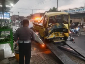 TKP Kecelakaan di Jalan Raya Desa Saptorenggo, Kecamatan Pakis, Kabupaten Malang.