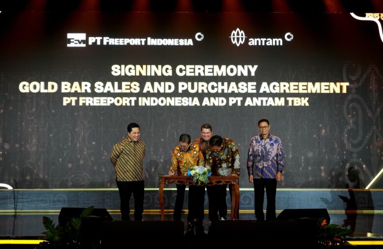Teks foto : Freeport Indonesia (PTFI) menjalin perjanjian bisnis dengan PT Aneka Tambang Tbk (Antam).