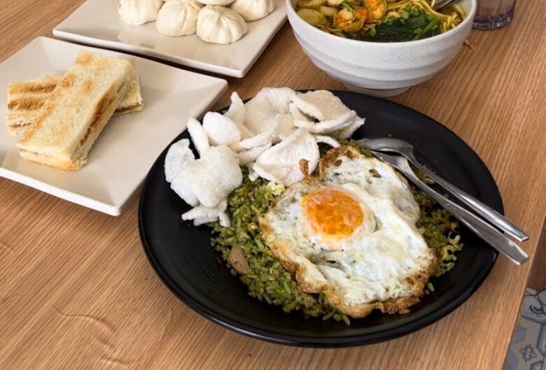Nasi goreng pecak ijo di Kedai Nasi Goreng Nenek Mojang, Kota Malang (dok. Google review)