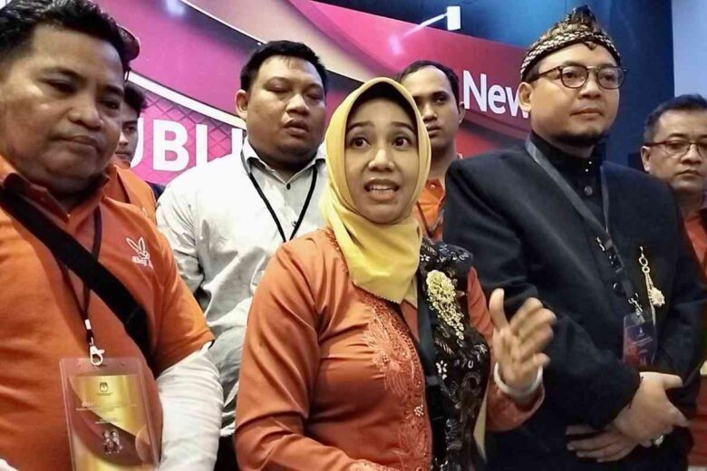Teks: Paslon 02 Ita-Sandi saat wawancara dengan media.(blok-a.com/Syahrul Wijaya)