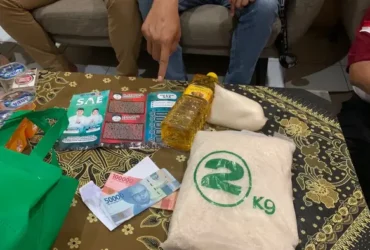 BB sembako dan uang tunai yang dibagikan kepada warga Kota Blitar di masa tenang. (blok-a.com/Fajar)