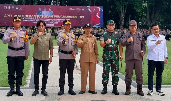 Apel Pergeseran Pasukan Pengamanan Tempat Pemungutan Suara (TPS) di Alun-Alun Bojonegoro, Selasa (26/11/2024).