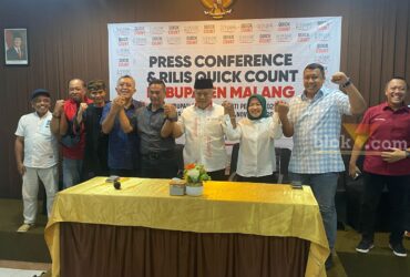 Foto bersama Paslon Bupati dan Wakil Bupati Malang, nomor urut 1 Sanusi - Lathifah (Salaf) bersama ketua partai pengusung (blok-a.com/ Putu Ayu Pratama S)