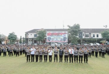 Kapolres Jombang pimpin apel persiapan pengamanan TPS.(blok-a.com/Syahrul Wijaya)