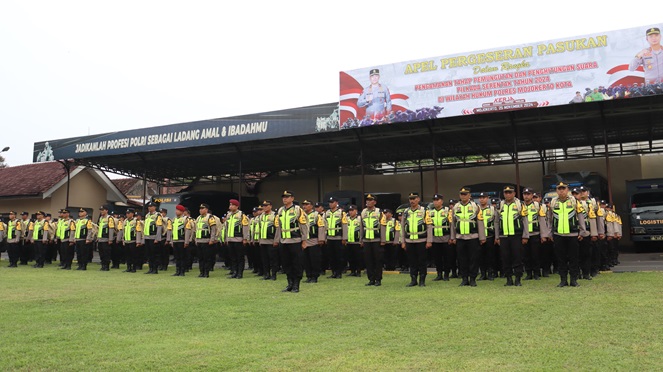 Apel pergeseran pasukan pengamanan Pilkada di Mapolres Mojokerto kota.(blok-a.com/Syahrul Wijaya)