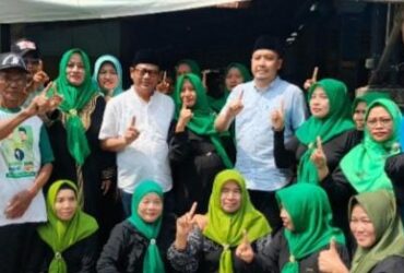 Paslon BAGUS sapa warga Desa Srirande, Kecamatan Deket, Kabupaten Lamongan, Senin (11/11/2024).
