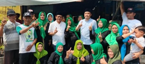 Paslon BAGUS sapa warga Desa Srirande, Kecamatan Deket, Kabupaten Lamongan, Senin (11/11/2024).