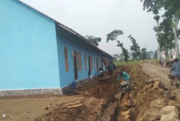 Progres pembangunan relokasi rumah warga terdampak banjir bandang 2022, Desa Kalibaru Wetan, Kecamatan Kalibaru, mencapai 90 persen, Jumat (22/11/2024). (blok-a.com/Kuryanto)