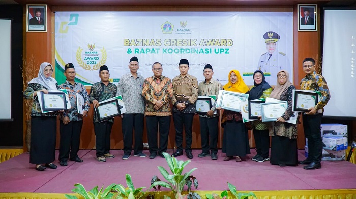 Ir. Achmad Washil (tengah) Sekda Gresik hadir dalam acara BAZNAS Award 2024.