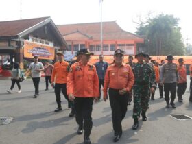 Simulasi penanganan bencana di halaman pendopo kabupaten Mojokerto.(dokumen Kominfo)