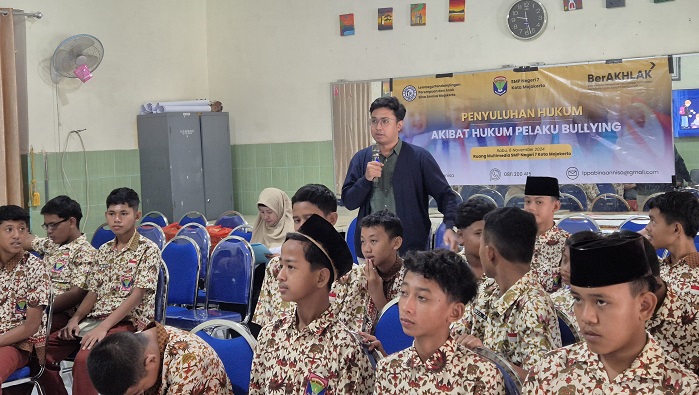 Penyuluhan hukum pada siswa-siswi SMPN 7 kota Mojokerto.(blok-a.com/Syahrul Wijaya)