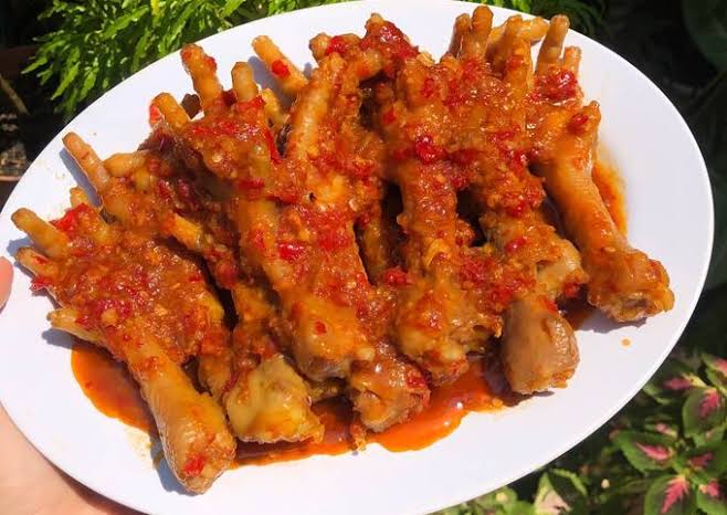 Sajian ceker pedas di Kedai Kanelop Kota Malang.