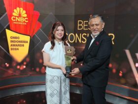 Direktur PT Sun Paper Source Jovita Christin Wijaya saat menerima penghargaan di studio CNBC Indonesia.(dokumen PT Sun Paper Source)