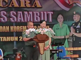 Danrem 082/CPYJ yang baru, Kolonel Inf Batara Alex Bulo saat memperkenalkan diri dalam acara pisah sambut.(blok-a.com/Syahrul Wijaya)