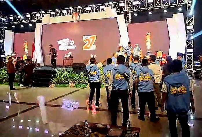 Debat publik kedua calon Bupati dan Wakil Bupati Blitar yang digelar KPU Kabupaten Blitar berakhir ricuh. (blok-a.com/Fajar)