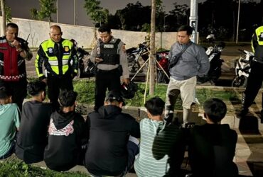 Polisi amankan remaja di jalan Ir. Soekarno.(blok-a.com/Syahrul Wijaya)