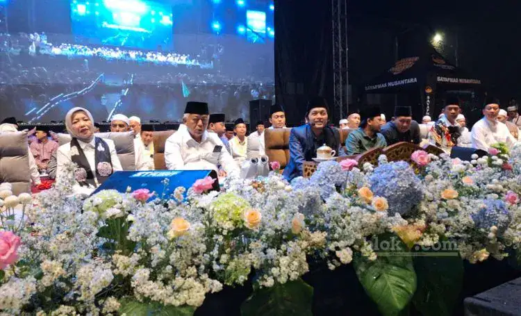 Paslon Salaf datangi pengajian berdama Gus Iqdam di Gondanglegi, Kabupaten Malang (dok. Tim Pemenangan Salaf for blok-a.com)