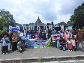 Perangkat desa Imaan termasuk BPD, LPMD, hingga RT dan RW belajar Pengelolaan Wisata Religi dan Budaya di Yogyakarta.