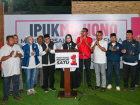 Deklarasi kemenangan Ipuk Fiestiandani-Mujiono, Rabu (27/11/2024) malam.