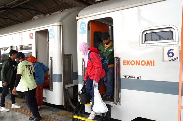 KA Kahuripan menjadi pilihan favorit masyarakat untuk perjalanan dari Daop 7 ke Bandung. (dok-PT KAI Daop 7 Madiun )