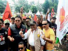 Ribuan warga Kota Blitar membanjiri kampanye akbar pasangan calon Wali Kota dan Wakil Wali Kota Blitar nomor 1, Bambang-Bayu, di lapangan Suhada Haji. (blok-a.com/Fajar)