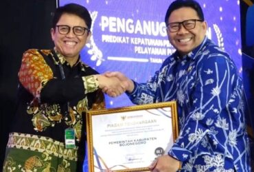 Pj Bupati Bojoengoro Adriyanto, menerima Kepatuhan Penyelenggaraan Pelayanan Publik 2024, di Hotel Le Méridien, Kamis (14/11/2024).