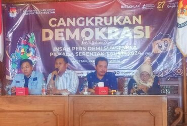 Penyampaian lomba KPU Magetan saat cangkrukan demokrasi di RM Harmadha Joglo, Selasa (26/11/2024).